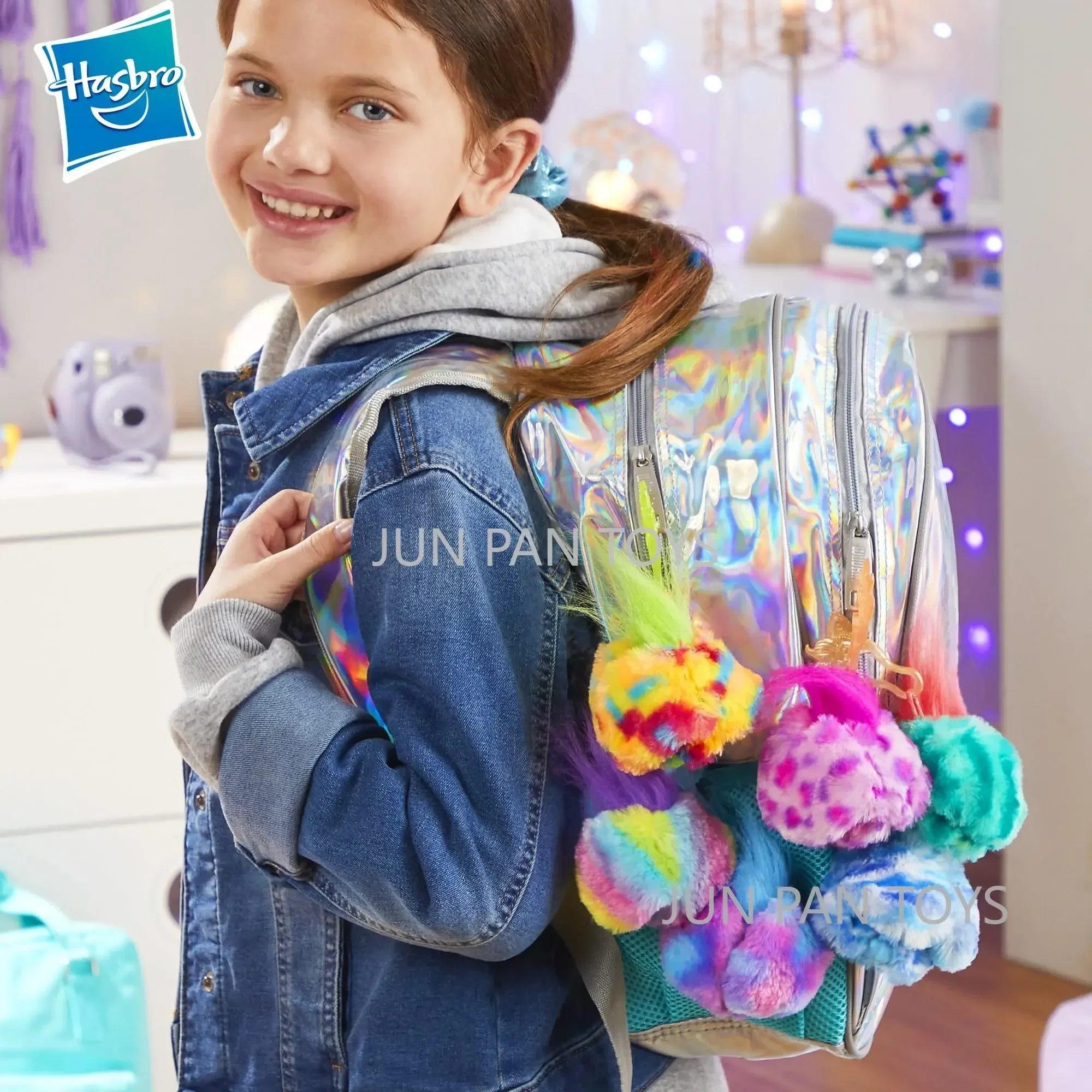 Furby Furblets Ber-Ree - Mini Knuffel Met Aardbeithema - Rood - Zingt, Maakt Geluiden En Muziek - Incl. Sleutelhangerclip - Geschikt Voor Kinderen Vanaf 6 Jaar
