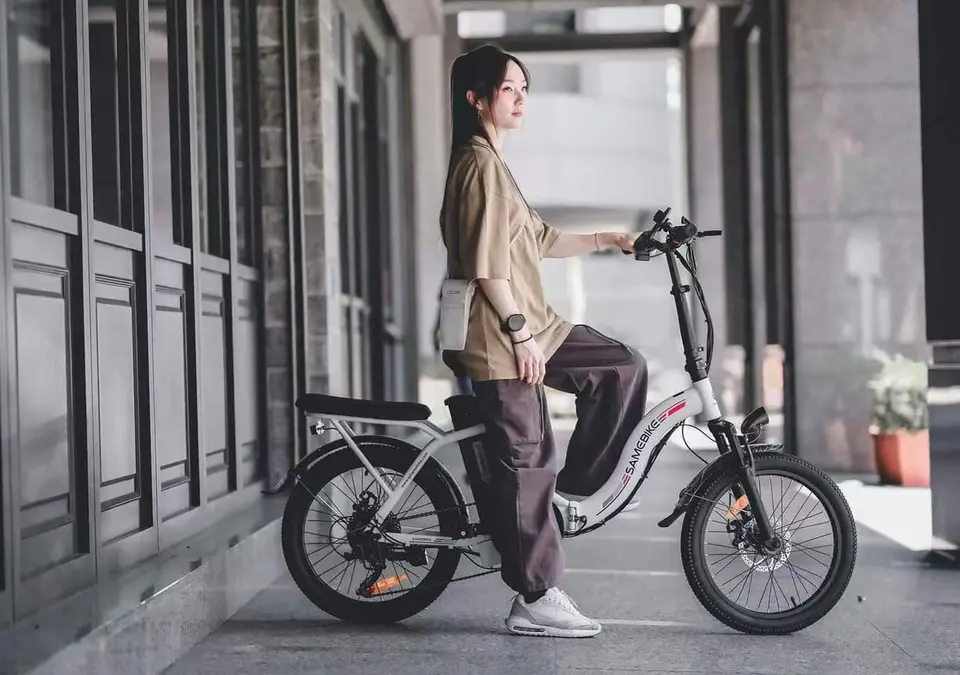 Lightweight CY20 Folding Electric Bike 350W Motor 36V15AH Battery Mountain E-Bike 20-Inch Tire Urban Commuter Electric Bicycle image 16