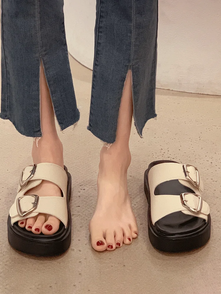 Chinelos Moda Sapatos Femininos 2023 Verão Nova Moda Fivela Cinto Sola Macia Confortável Sandálias Sapatos de Praia