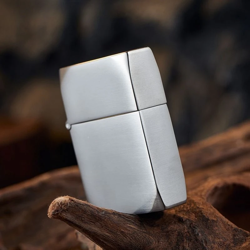 

2026 New Octagonal Armor Thickened Fuel Lighter, Classic Windproof Grinding Wheel Lighter, Cigarette Accessories, Men's Gift