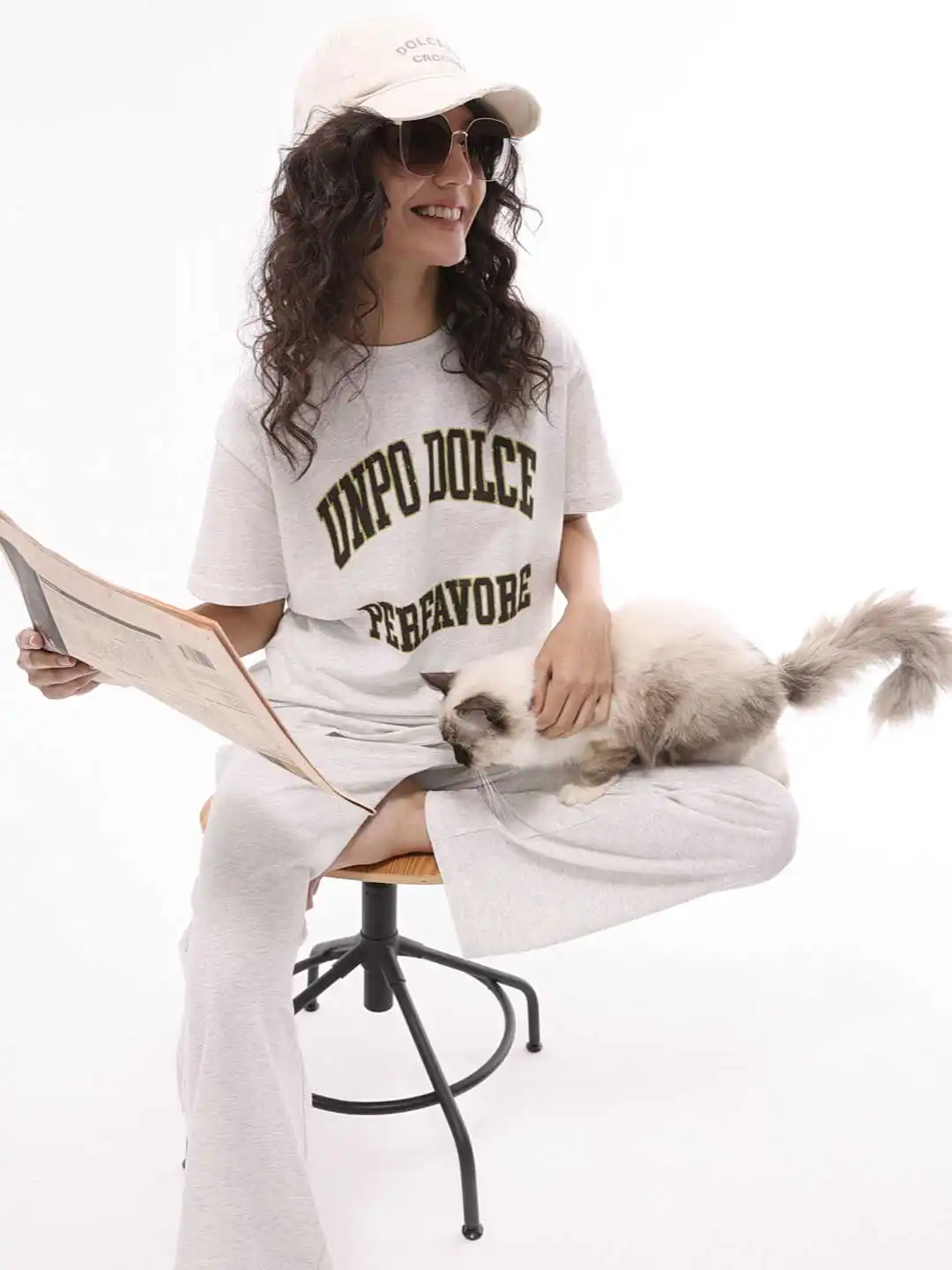 

Легкий летний комплект из футболки и брюк: свободный крой, хлопок, круглый вырез, короткий рукав, с принтом, повседневный, женский, модный.