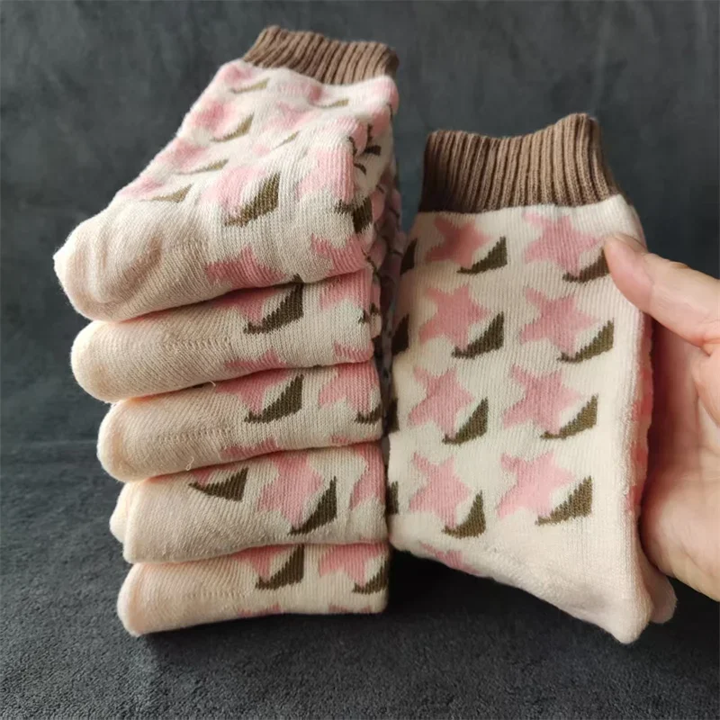 

4 Pairs Women's Winter Thick Mid Tube Towel Socks Fashionable Stripes Warm Plush Soft Comfortable Home Outdoor Leisure Socks