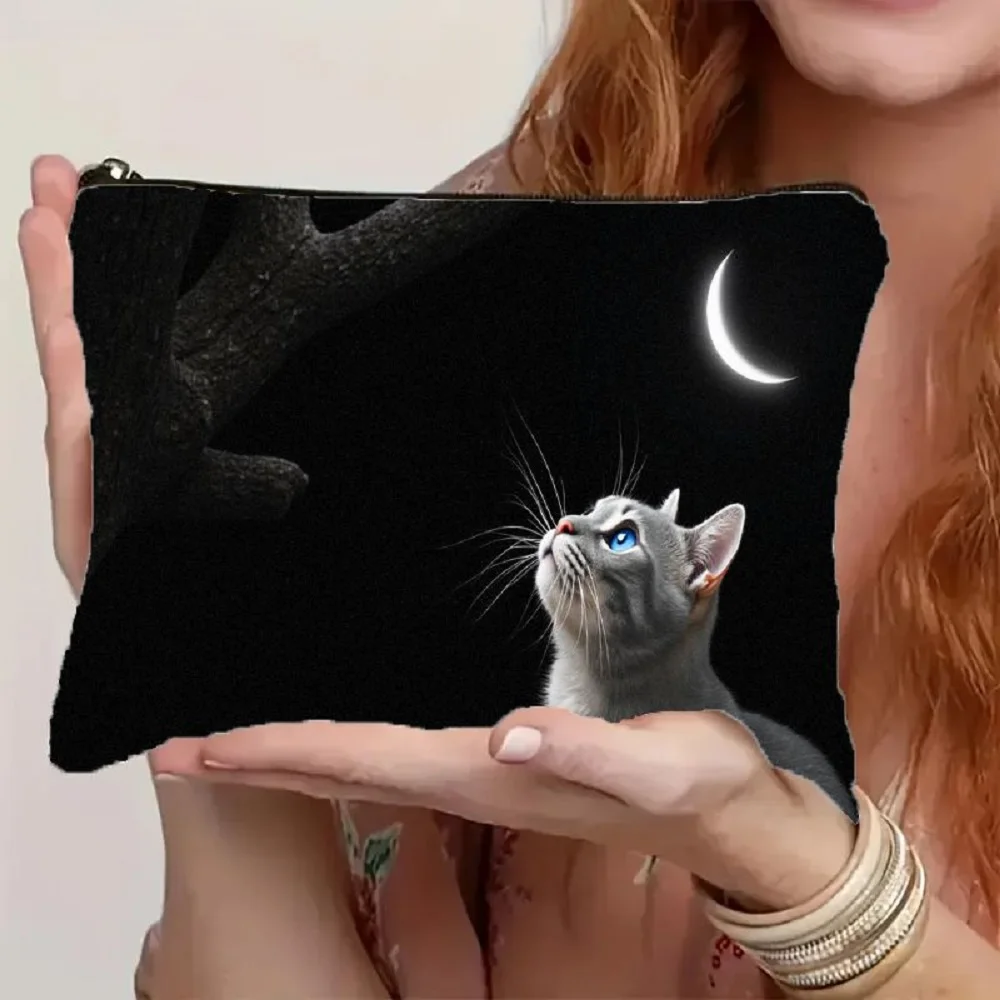 1 Piece of Cute Gray Cat Stargazing at the New Moon - Adorable Night Sky Animal Print Makeup Bag - Multifunctional Zipper Pouch for Women, Perfect Travel Zipper Storage Bag, Fun Birthday Gift