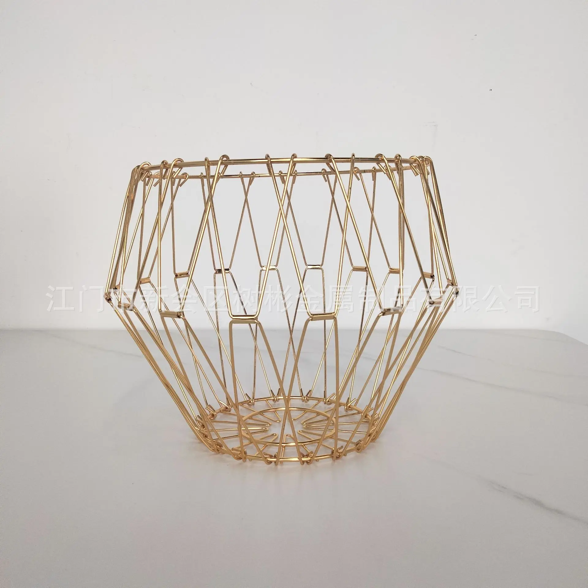 

Factory direct sales cross-border Nordic creative iron wire fruit basket wrought iron changeable folding fruit basket