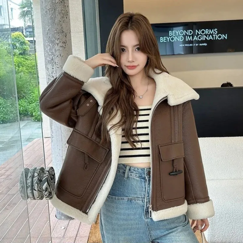 Fall/Winter 2023 New Lamb Wool Leather Jacket Women Short Overcoat Fashion Loose Large Lapel Thicken Warm Fur One Pike Fur Coat