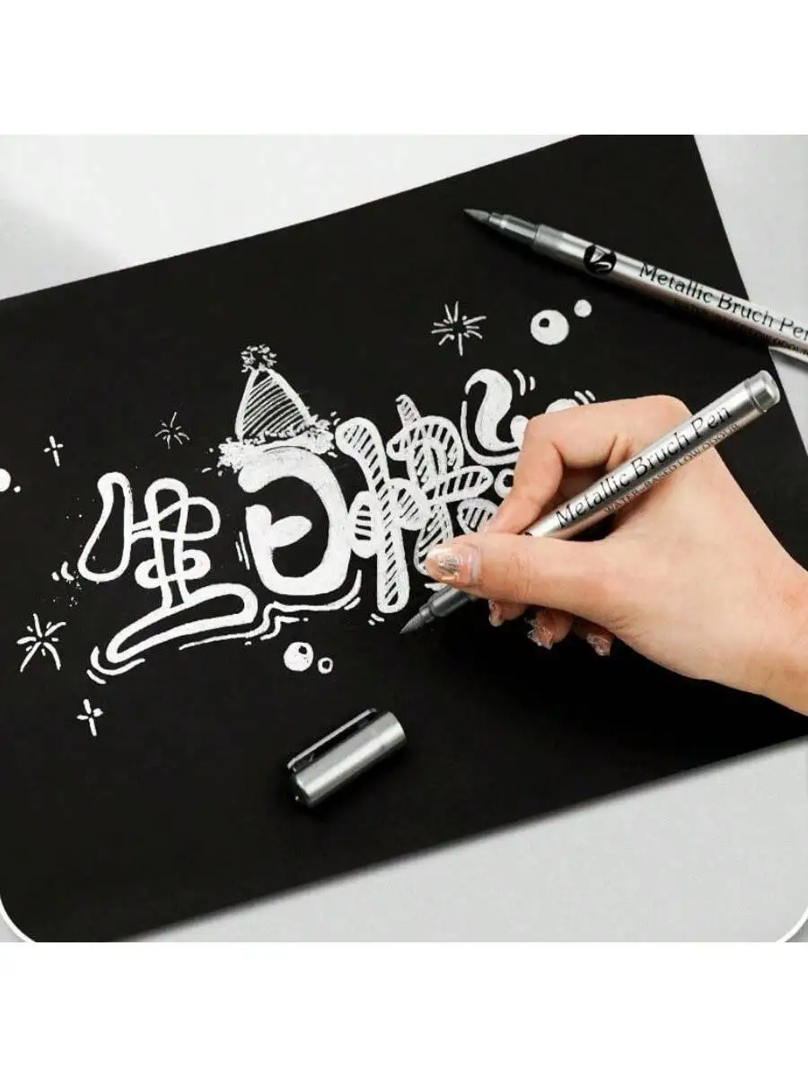 2pcs Metallic Marker Pens-Golden and Silvery Permanent Paint Pens for Crafts, Scrapbooking-Vibrant Colors and Smooth Application