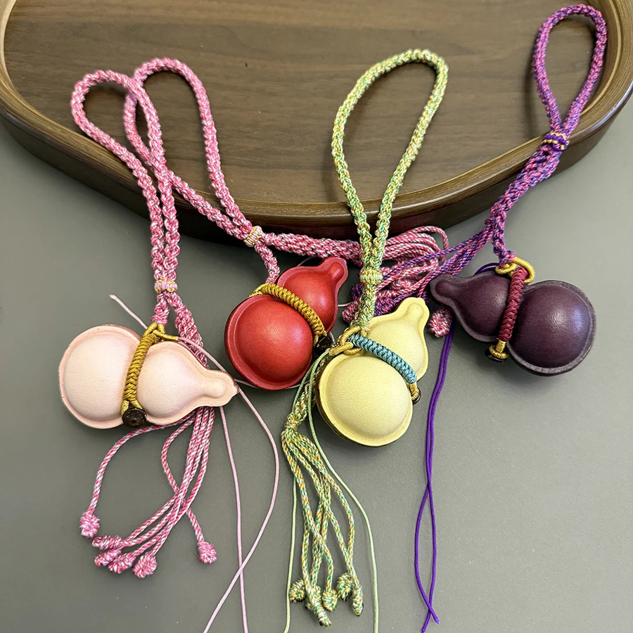 New Chinese Sle Gourd Hanging Bag Charm Ornament Rope Tanned Cowhide Car Interior Accories Creative Bag Decorations Pendants