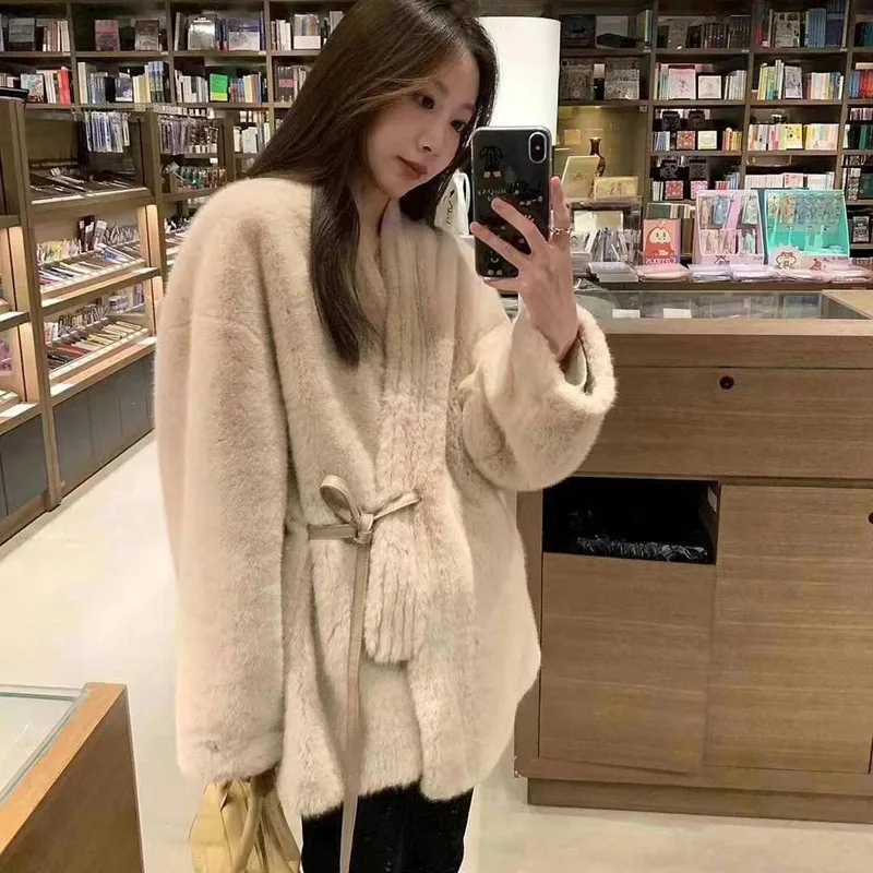 ZXRYXGS Neue Trendy Imitation Pelz Jacken frauen Mantel 2025, Neue Herbst Winter Mantel V-ausschnitt Spitze Up Taille Abnehmen Mode jacken