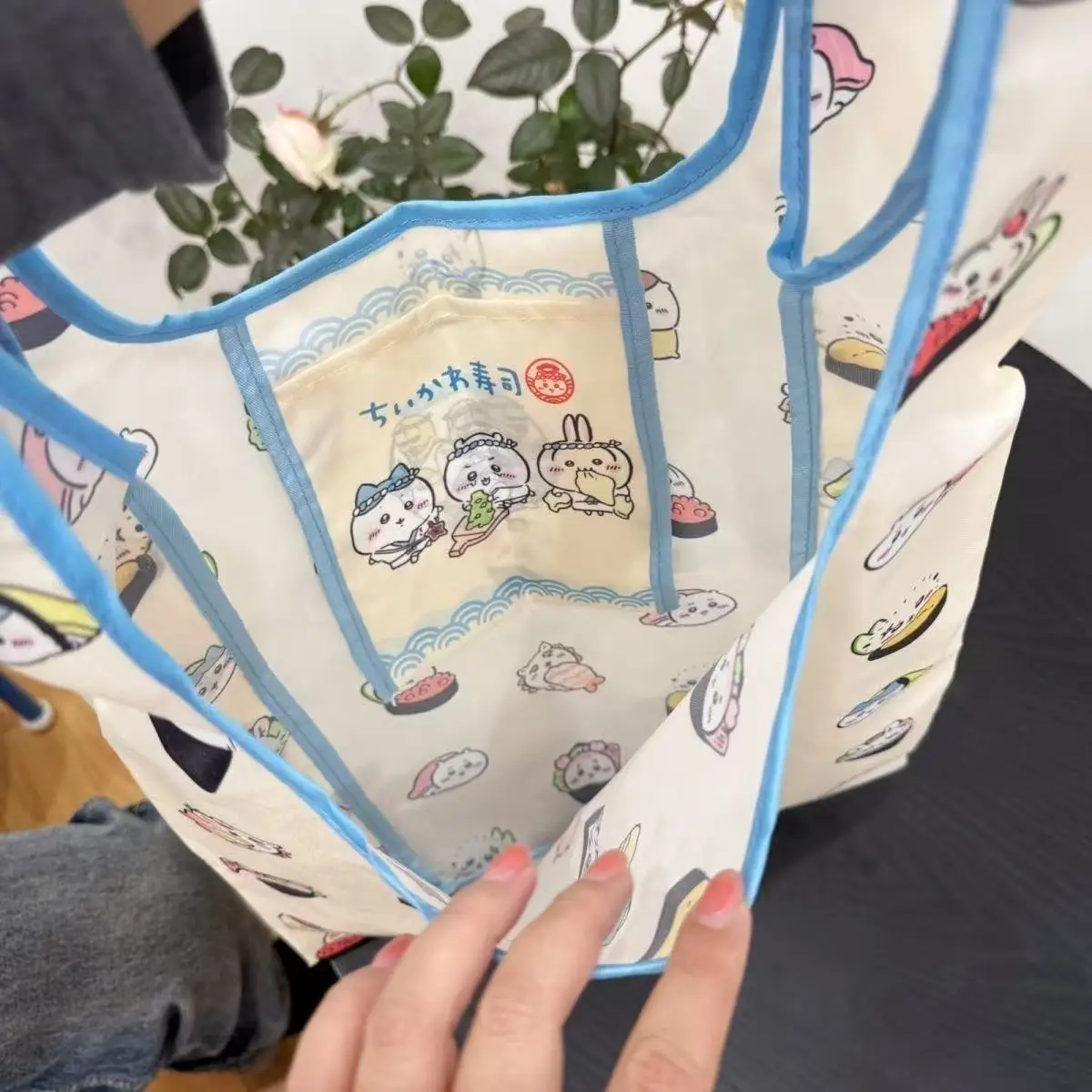 bolsa-portatil-ecologica-chiikawa-com-design-de-desenho-animado-dobravel-com-grande-capacidade-de-armazenamento-ideal-para-mulheres-para-viagens-como-bolsa-de-mao-ou-para-fazer-compras