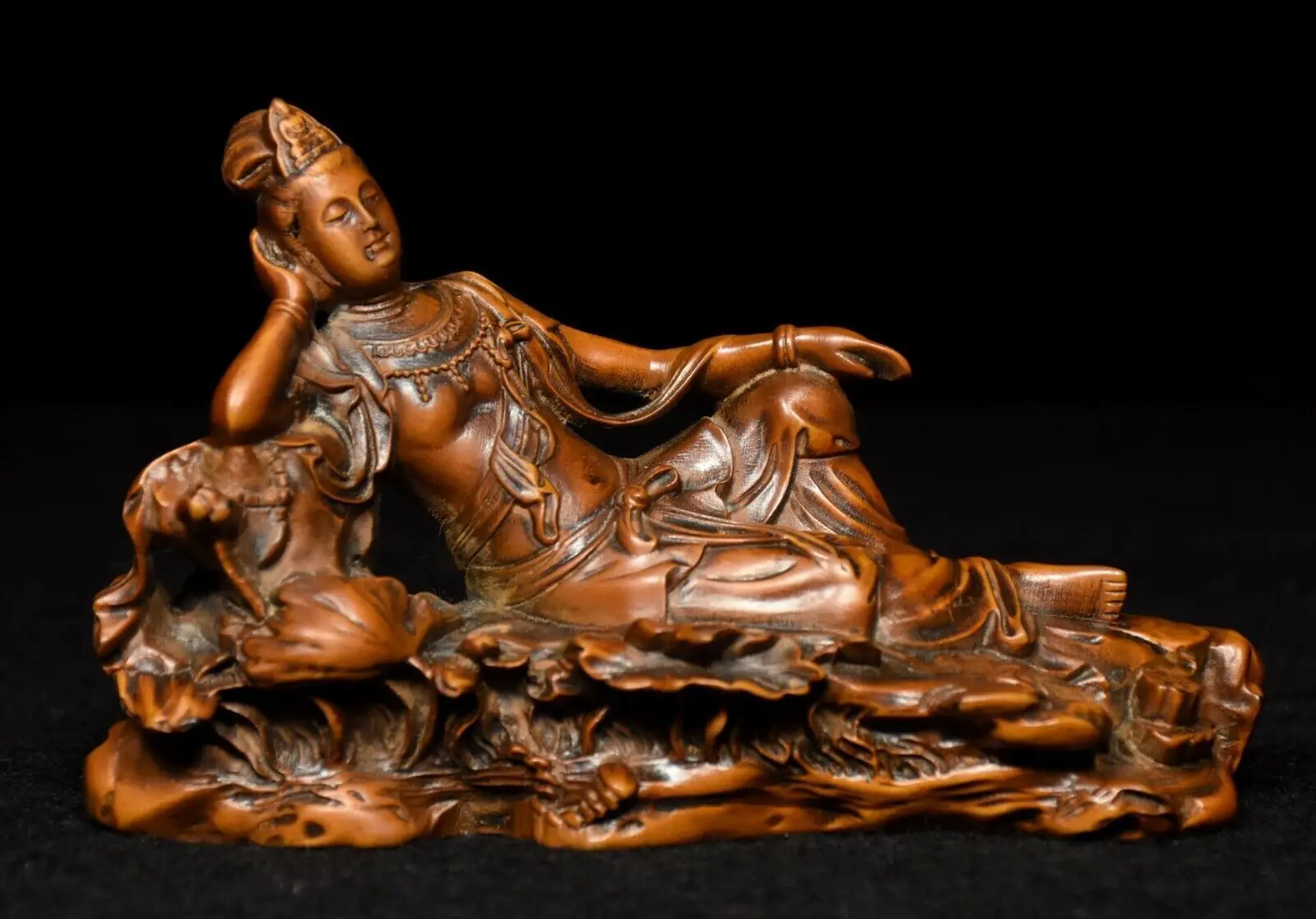 

China Buddhism Boxwood wood Carving Lotus Kwan-yin Guan Yin Boddhisattva Statue