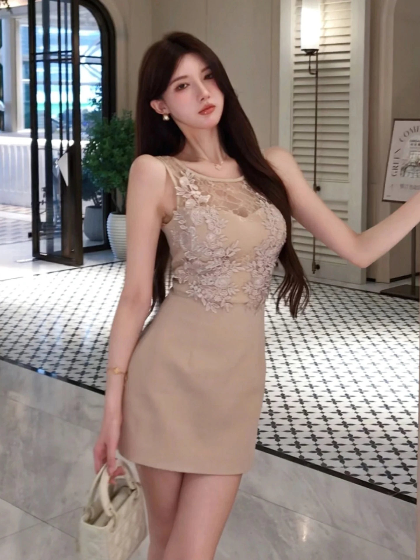 

Sexy Lace Halter Dress Women's Summer Pure Desire Waist Cinched Slim Fit Short Skirt French Style Ruffle Hemline No Sleeve