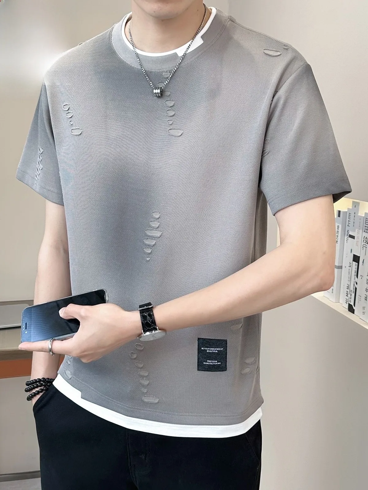 

Мужская летняя футболка 2026 года, модная, свободного кроя, повседневная, с градиентным цветом, имитация двухслойности, молодежная, модная, немнущаяся, R...