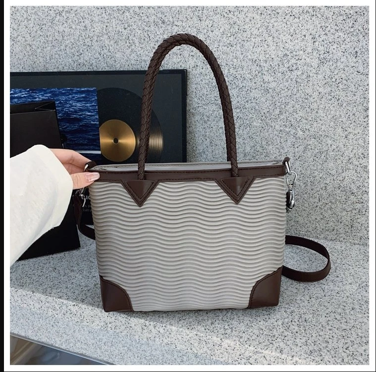 Simple Vintage Diaper Bags For Women: Luxury Brand Leather Crossbody Bag, Elegant Fashionable Large Capacity Commuter Tote Bag