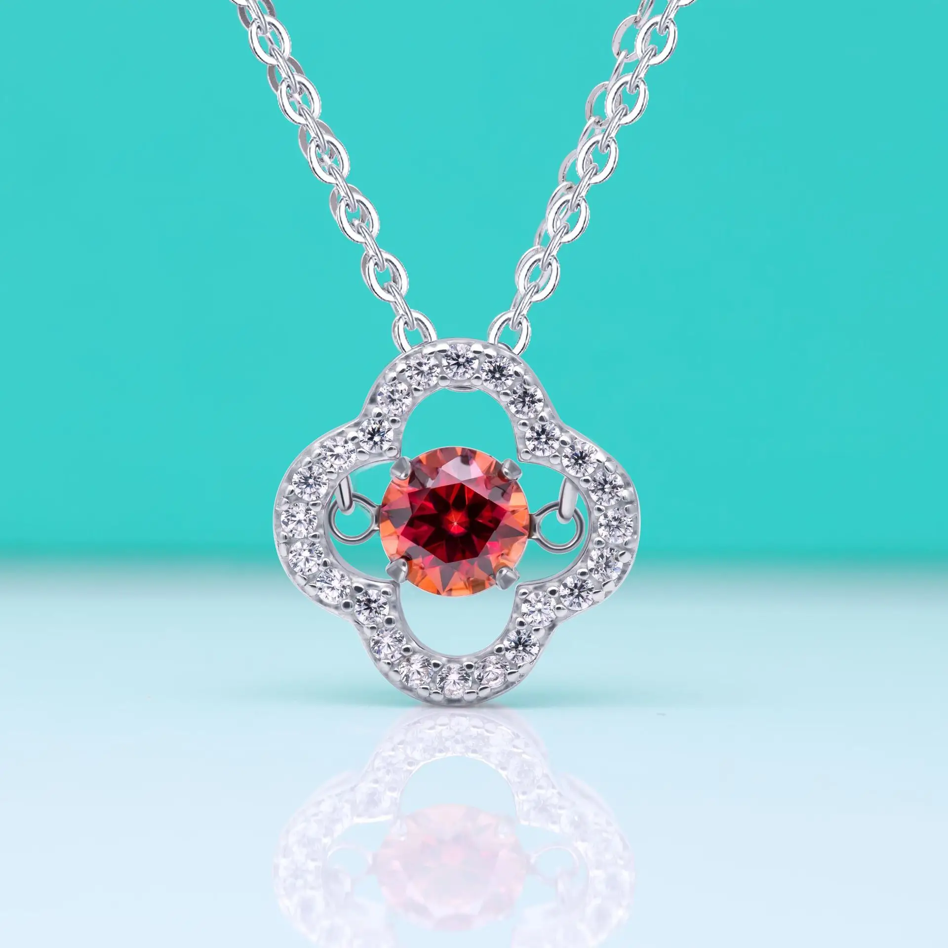 

Platinum 950 Light Luxury Minimalist Fashion Red Moissanite Diamond Four-Leaf Clover Necklace