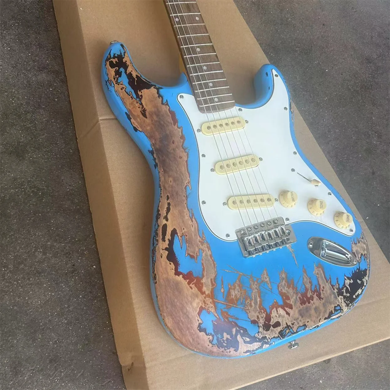 Heavy Relic st Electric Guitar  Neck Aged Hardware blue Color Nitro Lacquer Finish Can be Customized