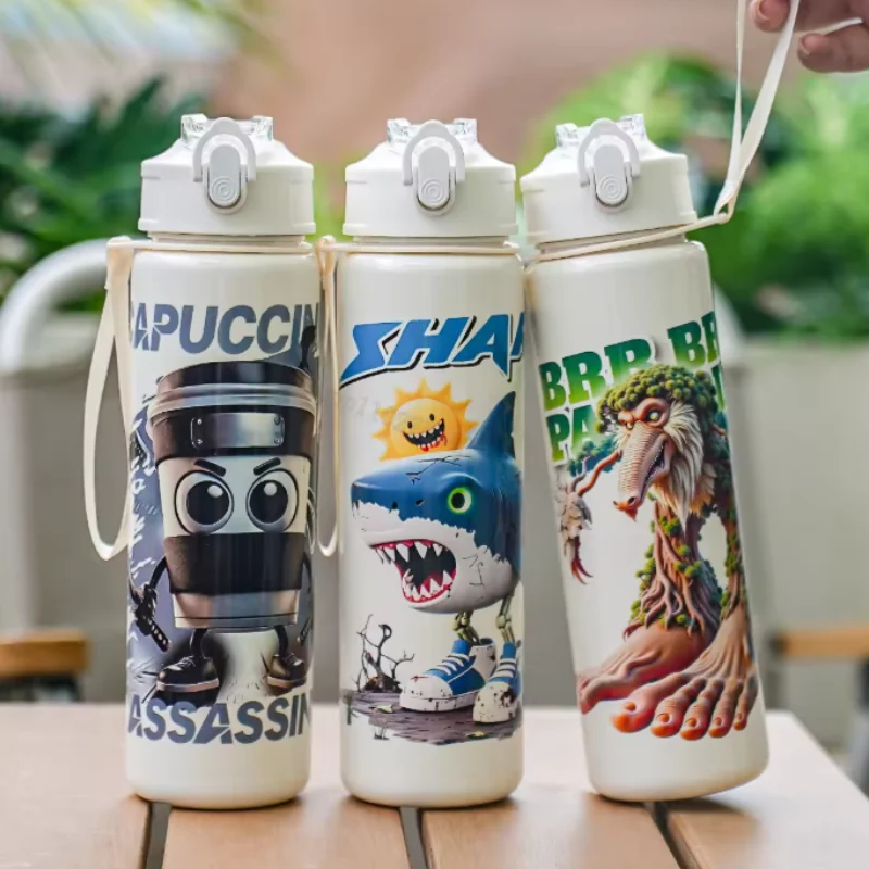 Tazza di paglia italiana Tung Tung Tung Sahur Cartoon Sport Fitness Bottiglia d'acqua 750ml Tazza d'acqua di grande capacità da viaggio all'aperto