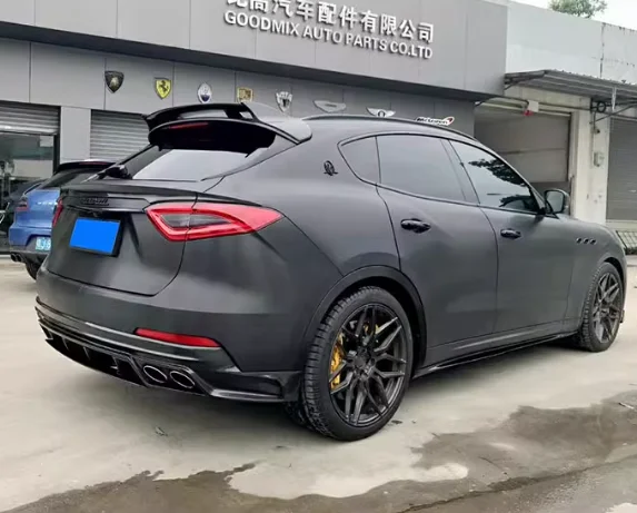 Zestawy karoserii do Maserati Levante 2016-2020 LD prawdziwe kute fartuchy stopnie boczne z włókna węglowego