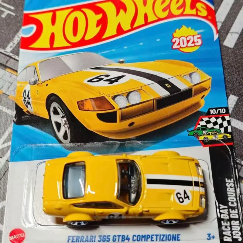 Hot Wheels 2025 Q Ferrari 365 GTB4 Competizione, Modelo a Escala 1:64, Auto de Carreras, HYW48, Juguete para Regalo de Cumpleaños