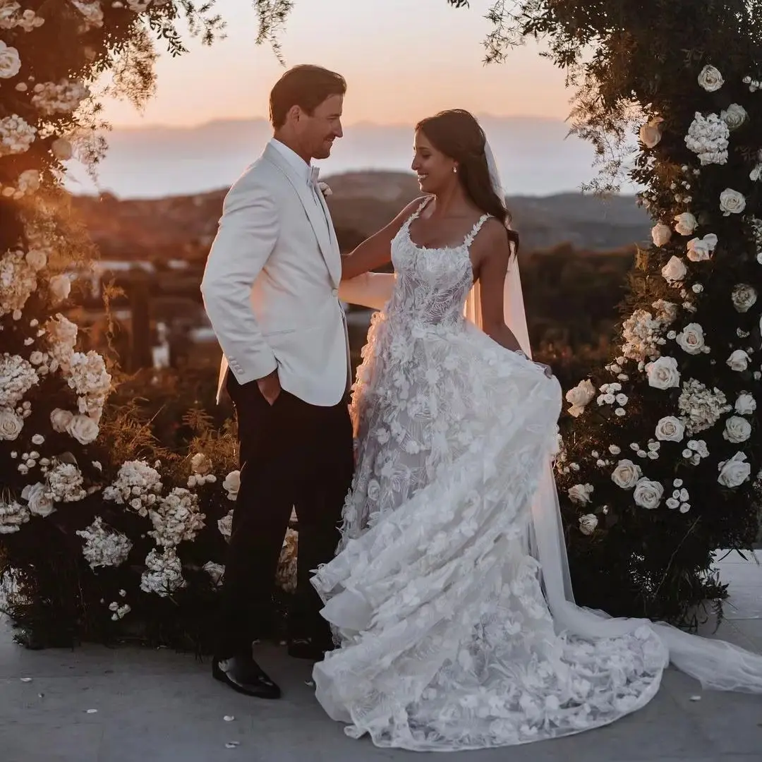 2024 ดอกไม้ Fairy งานแต่งงานชุดโรแมนติกลูกไม้ A-Line ชุดแต่งงานสปาเก็ตตี้สายรัด Backless Garden Beach Boho ชุดเจ้าสาว