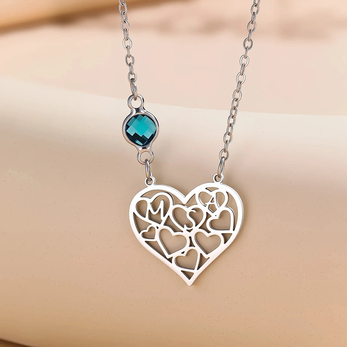 

Creative Stainless Steel Custom Name Necklace Vintage Heart Floral Pendant Personalized Jewelry for Women Men Wedding Gift