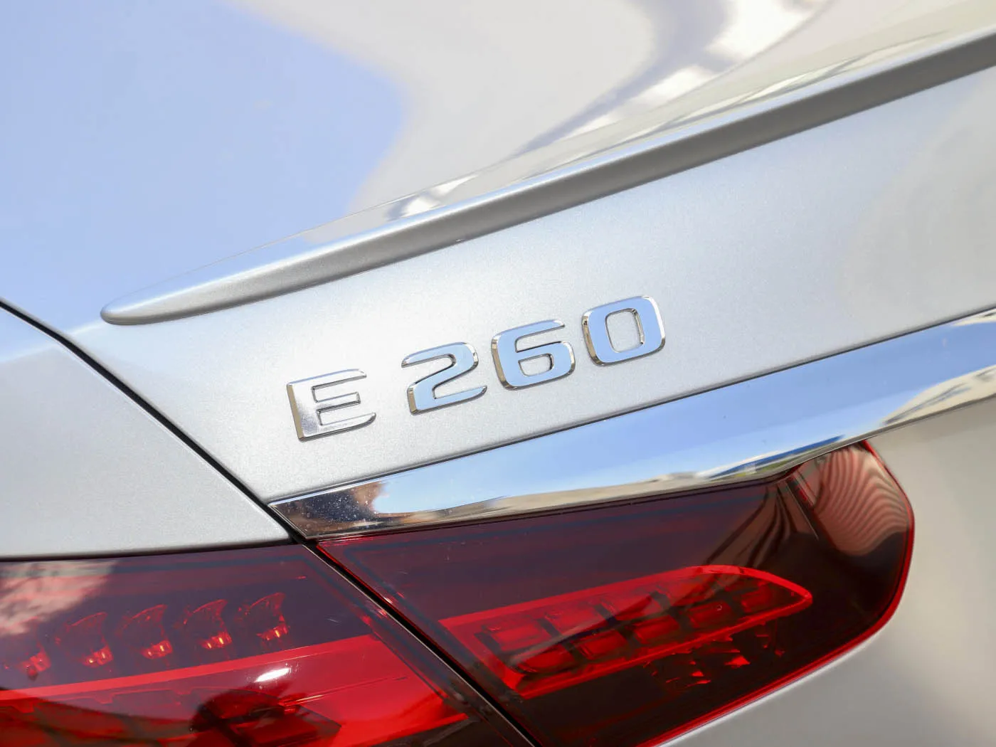 1 قطعة E220 E230 E350e ABS شعار السيارة إلكتروني ملصق المصد الخلفي الذيل الباب الجذع ملصق سيارة الخلفي شعار ملصق التصميم اكسسوارات