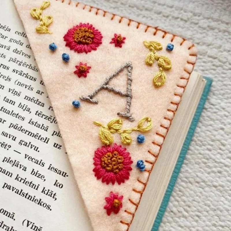 4 Pcs Spring, Summer, Autumn And Winter Bookmark Manual Embroidery Bookmarks Hand-Embroidered Corner Decoration(J)