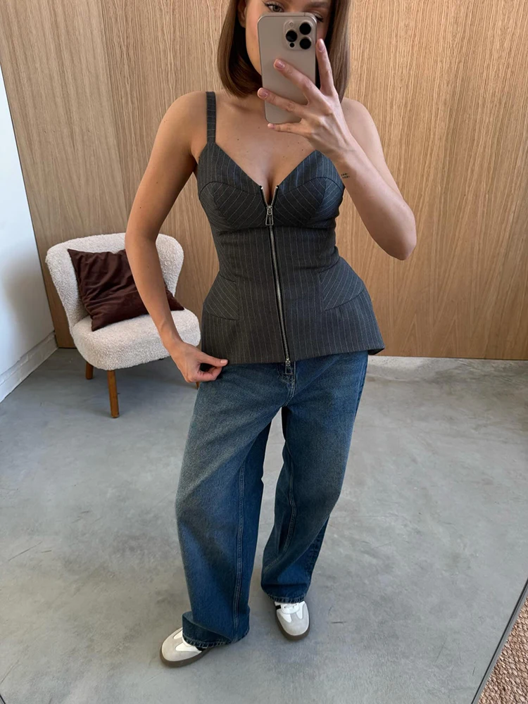 Spaghetti-Träger-Top mit Reißverschluss und Hosenanzug für Damen: Streetwear mit V-Ausschnitt, ärmellos, tailliertes Oberteil und plissierte gerade Hose – Schicke Outfits – Detail 12