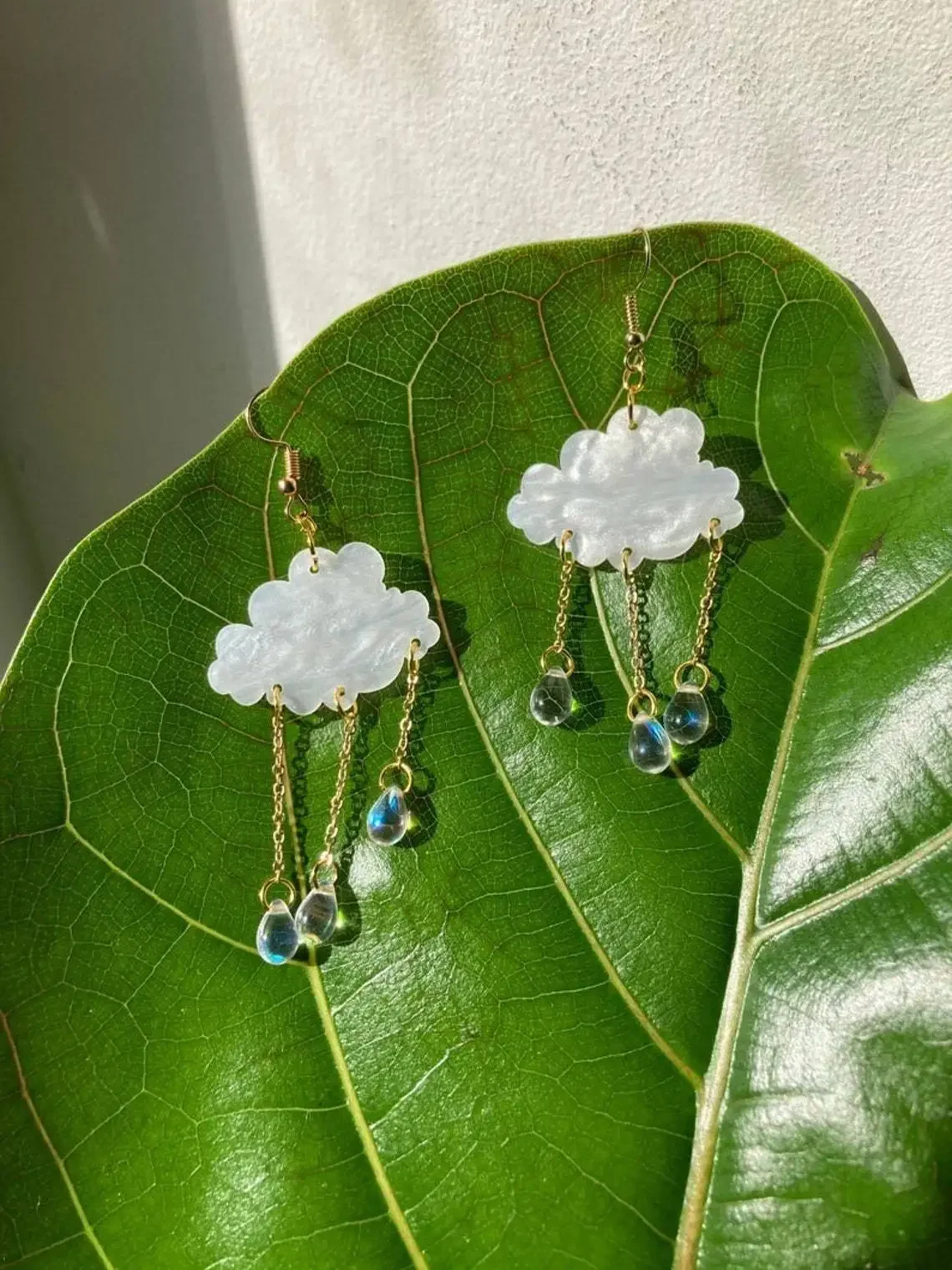 2023 Kawaii Creative Acrylic Acid Rain Cloud Earrings Crystal Teardrop Rain Cloud Earrings Environmental Protection Jewelry Gift