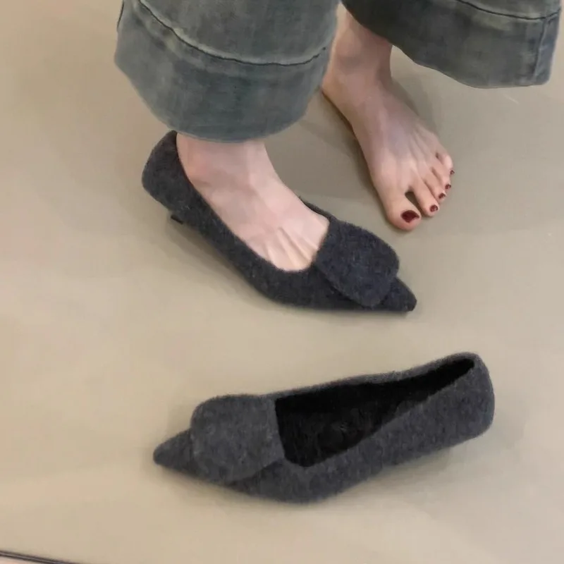 

Winter New Korean Version French Light Luxury Retro Niche Design Fashion pointed toe Square Plush Single Shoes Women's Shoes