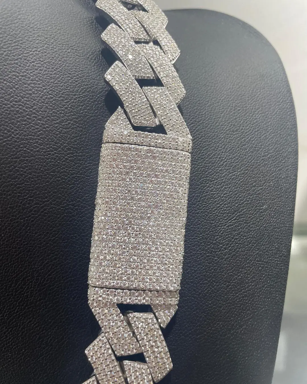 Heavy Chain Cuban Link Chain Made with Round Cut Moissanite Diamond White Gold Hip Hop Jewelry