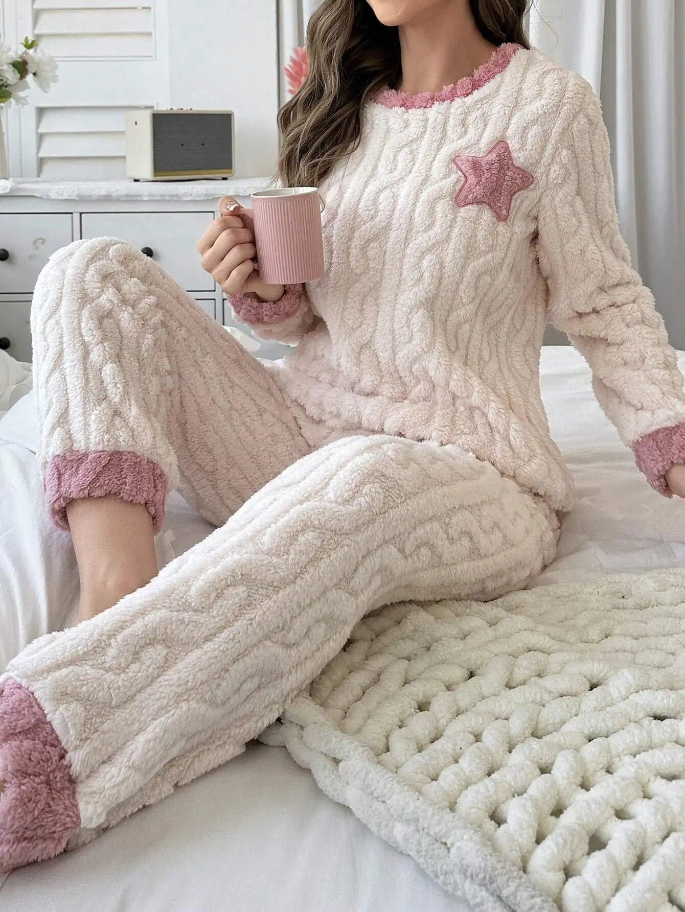

Женский плюшевый комплект для сна крупной вязки с вышивкой розовых звезд, уютная зимняя одежда для сна
