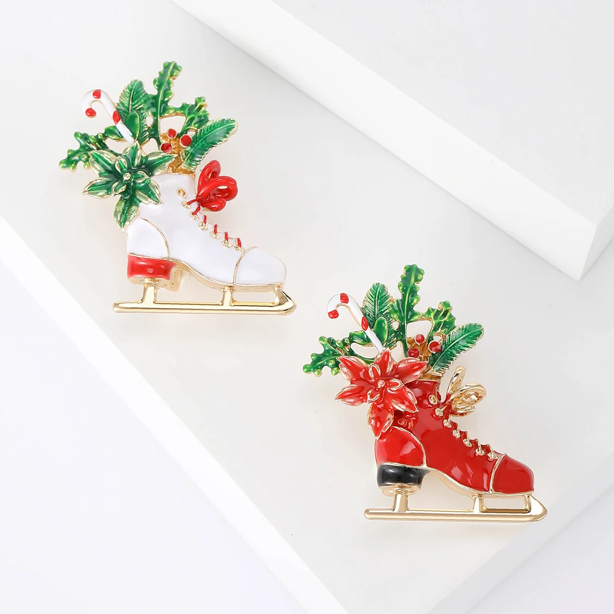 Christma’s Enamel Skate Brooches for Women Unisex Walking Stick Leaf Pins Event Party Backpack Decoration Clothes Accessories