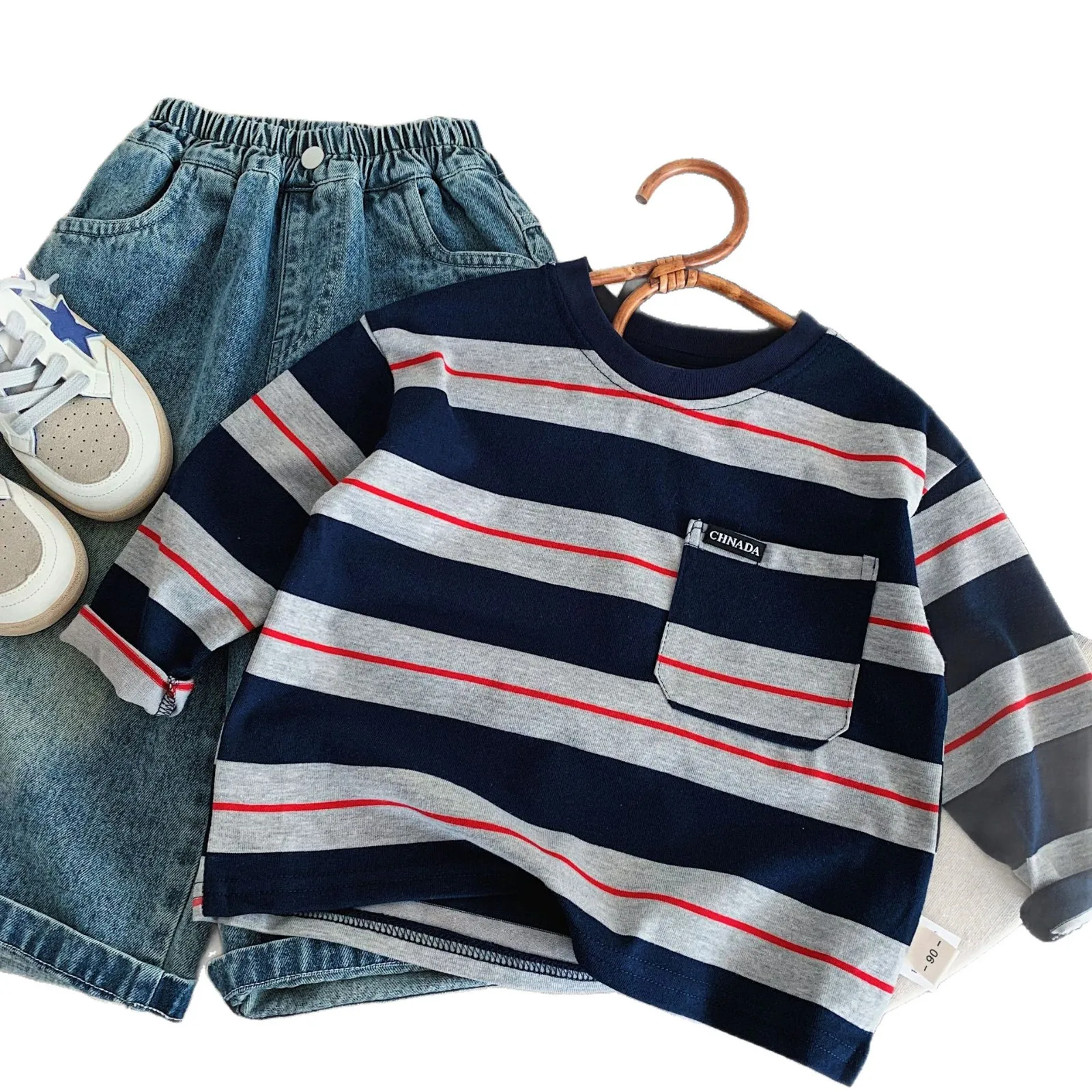 Boys' T-shirt for Spring and Autumn 2026 New Children's Contrasting Striped Pocket Round Neck Pullover Top Children's Clothing