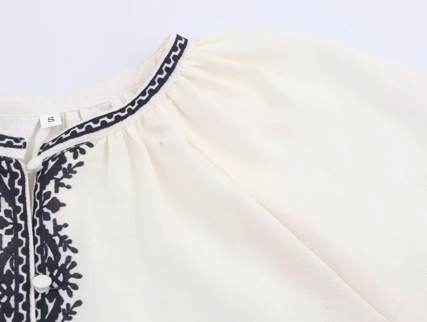 New French women's clothing with minimalist temperament style contrasting embroidered round neck long sleeve shirt for women