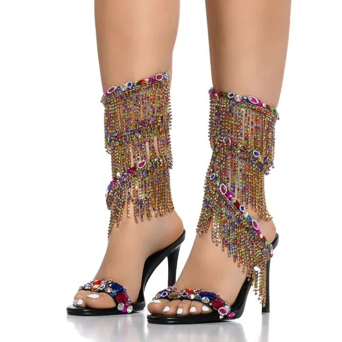 Mehrfarbige Strass-Sandalen mit langen Fransen, offener Zehenpartie und Stiletto-Absatz für Damen, geeignet für Bühne, Party und Abendkleider.