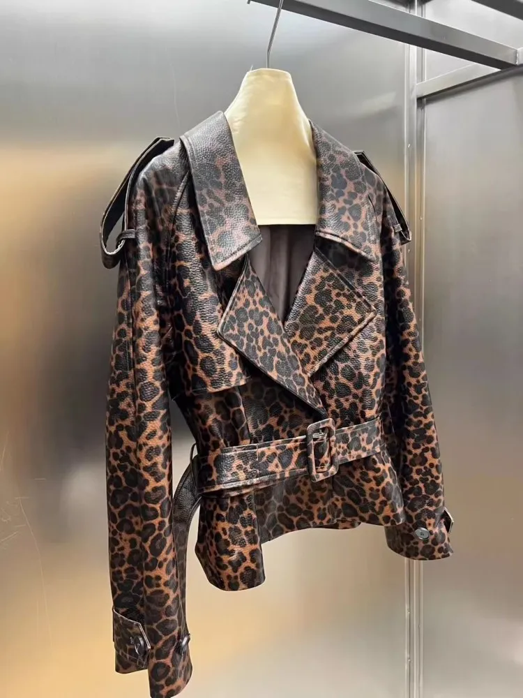 Cravatta in vita autunnale di lusso Stampa leopardata Vera pelle di pecora Giacca corta da donna Spallina Cintura Cappotto da motociclista Cappotti da festa per donna da ufficio