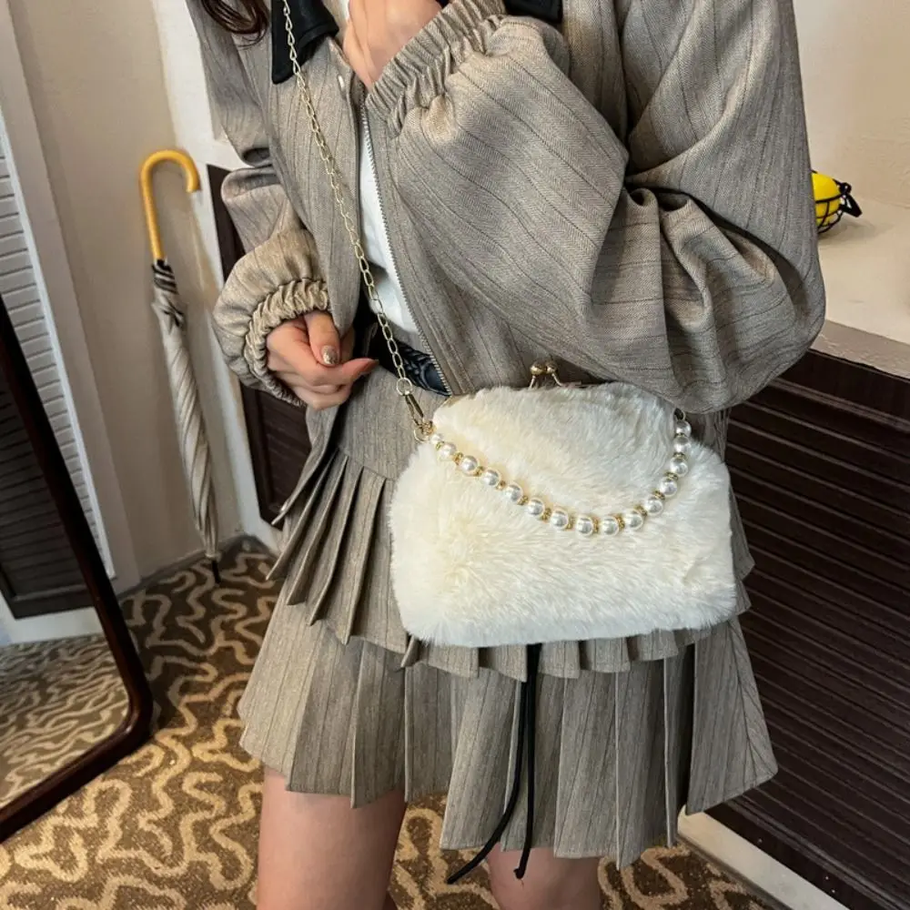 

Модная вечерняя сумка с жемчугом, пушистая сумка-ракушка через плечо с застежкой Kiss Lock, аксессуары к ципао, элегантная плюшевая сумочка из искусственного меха для женщин