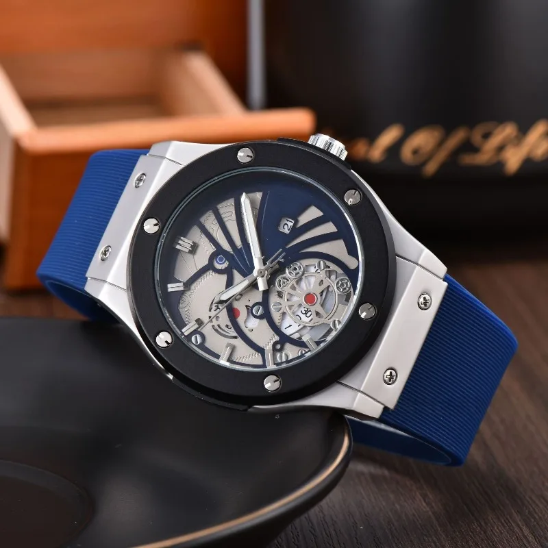ساعة كوارتز رجالية 2025 مع تقويم التاريخ وأيدي مضيئة مقاومة للماء بسوار من الفولاذ المقاوم للصدأ كاجوال رياضية
