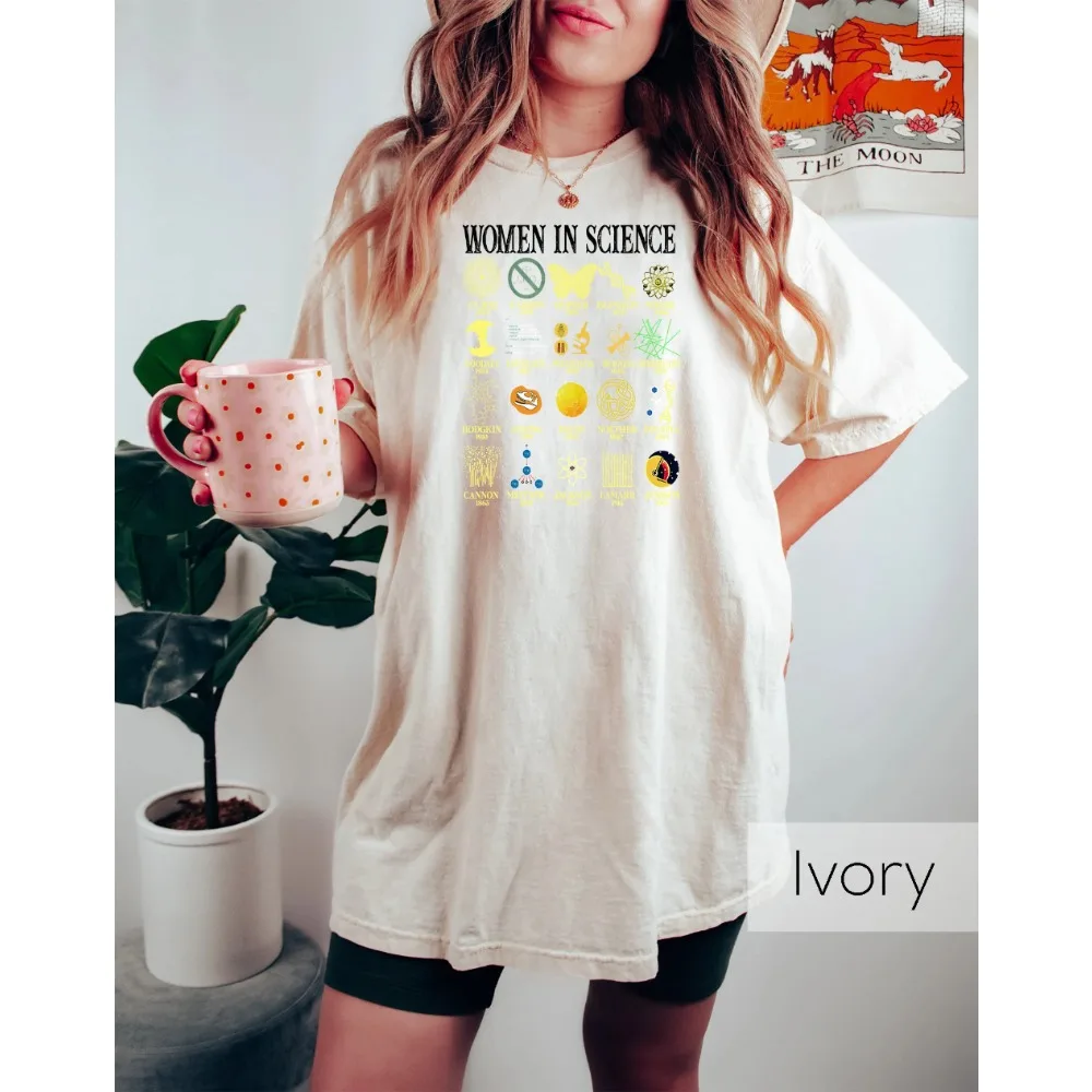 Camiseta Retro Mulheres na Ciência Presente para Professor de Ciências Camiseta Vintage de Ciência Camiseta Cool de Ciência para Mulheres em STEM Camiseta PhD Presente