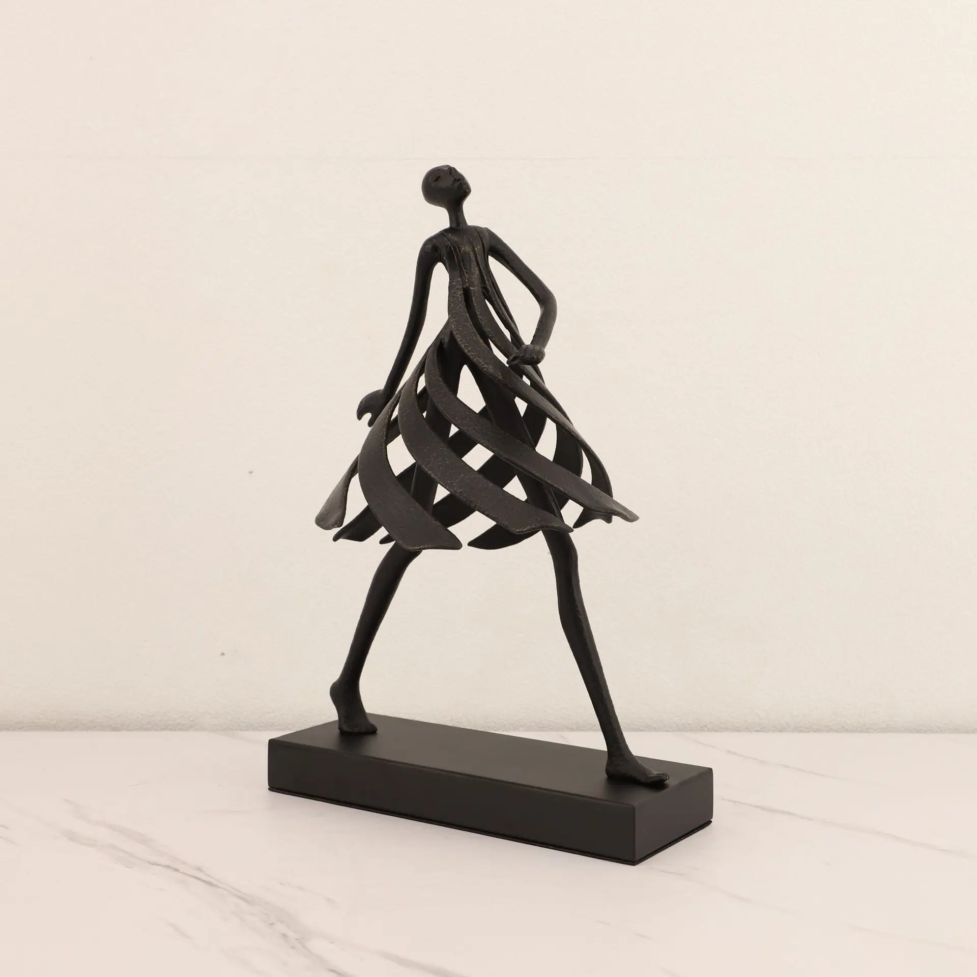 Metal figure ornament model room bedroom living room dining room study wine cabinet coffee table home decoration