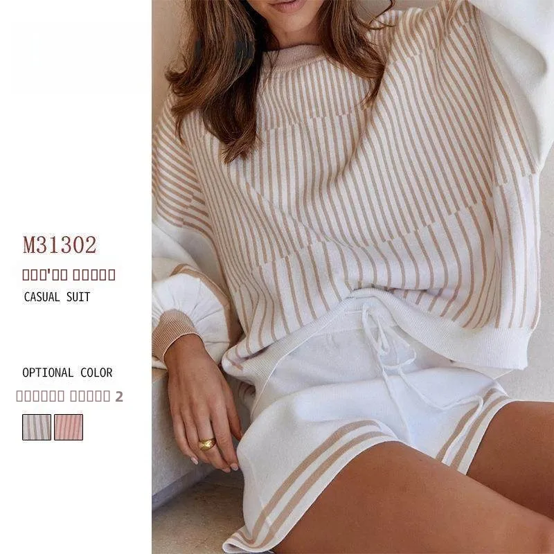 

Повседневный вязаный комплект из свитера в полоску и шорт для женщин, весна-осень 2025, модный женский комплект одежды