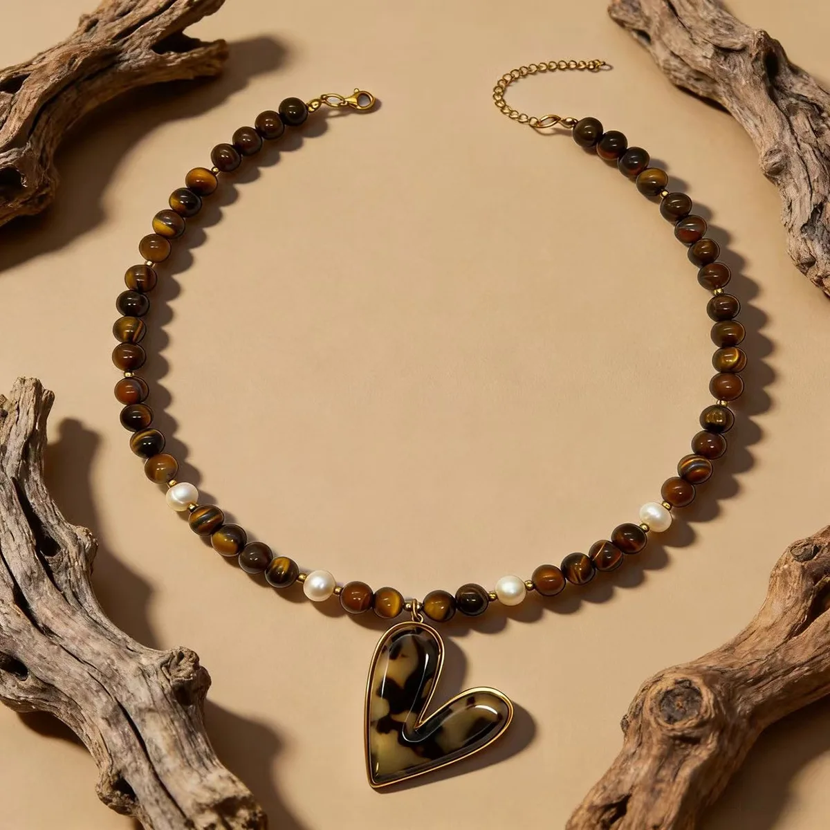 

Bohemian Vintage Round Bead Heart Pendant Necklace for Women Ethnic Pearl Holiday Leopard Print Acrylic Jewelry Accessories