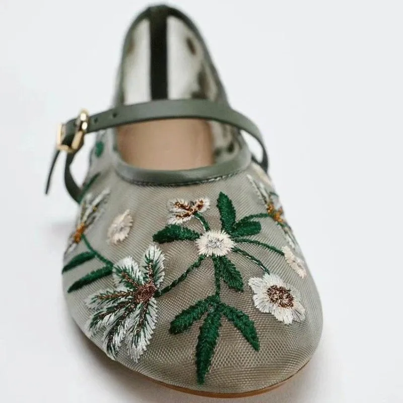 2026 Autumn New Women's Shoes Fashion Flower Embroidered Mesh Ballet Flat Shoes Chinese Style Women's Shoes view 4