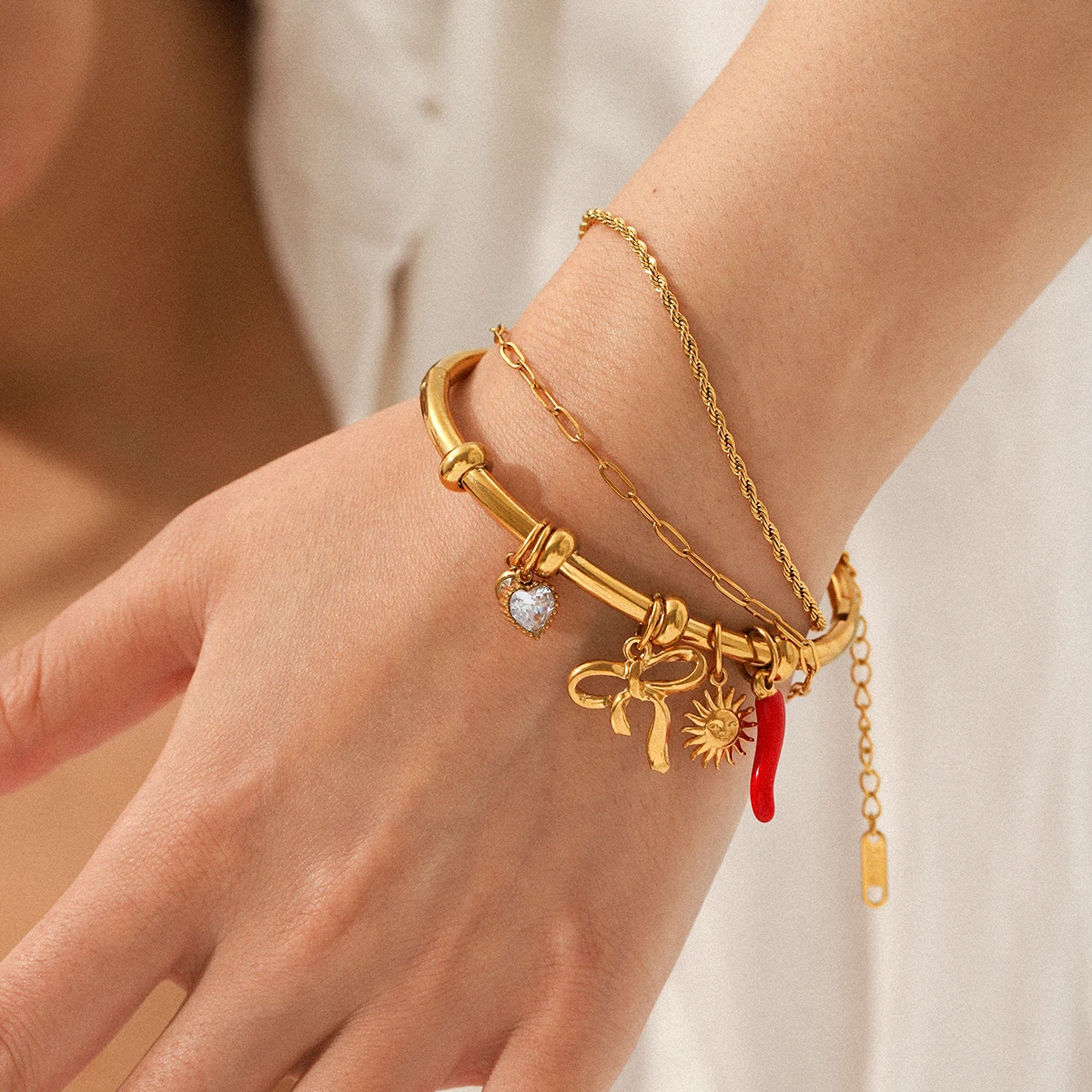

Huangchao Heart Sun Bow Shaped Pendant Bracelet for Women, Stainless Steel 18K Gold Plated Bangles Fashion Jewelry Accessories