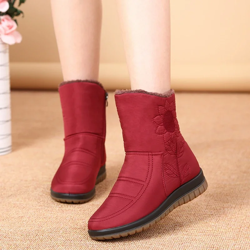 Timetangstivali da donna nuovi stivali da neve impermeabili stivali da madre ricamati antiscivolo plus size flat women winter bootsE1456