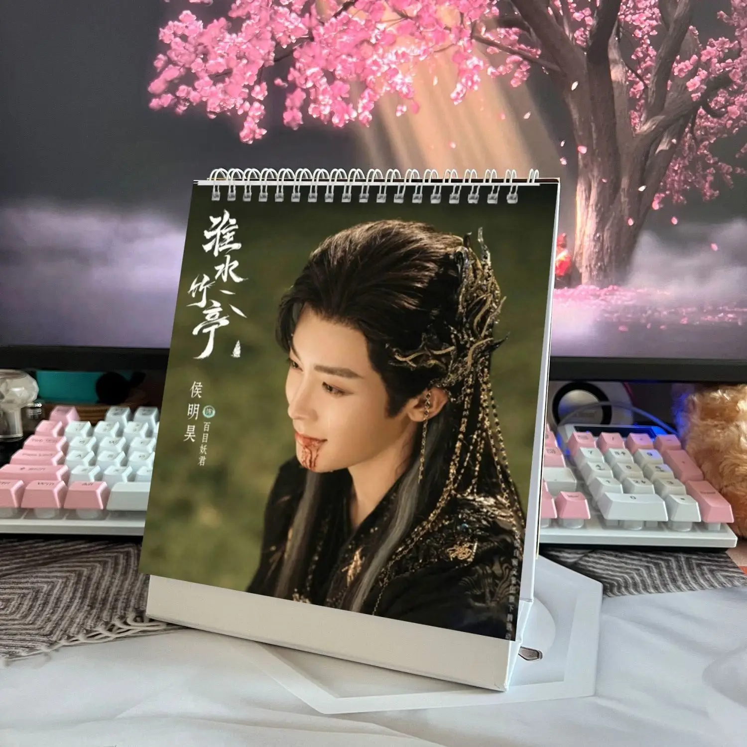 

Hou Minghao 2026-2027 Calendar Set | Single/Double Sides White Desk Calendar | HD Official Photo Gift for Fans