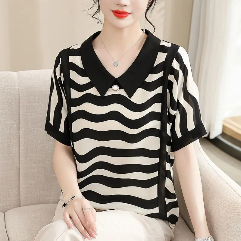 

2024 New Summer Commuting Simple and Fashionable Elegant Polo Collar with Beaded Stripes Loose and Versatile Short Sleeved Shirt