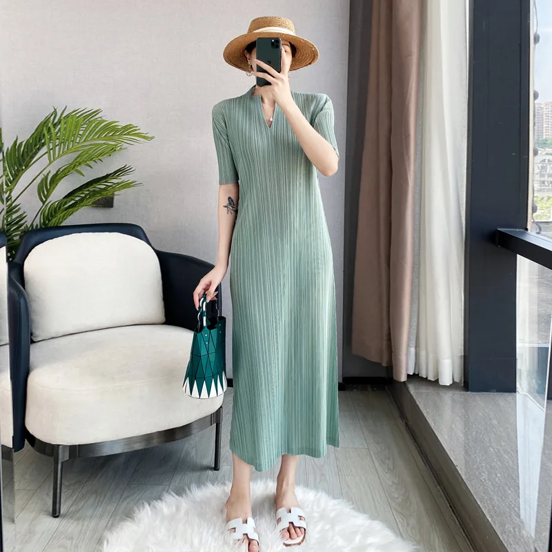 

Miyake pleated dress women 2022 summer new short-sleeved solid color mid-length shift dress large size maternity women's dress