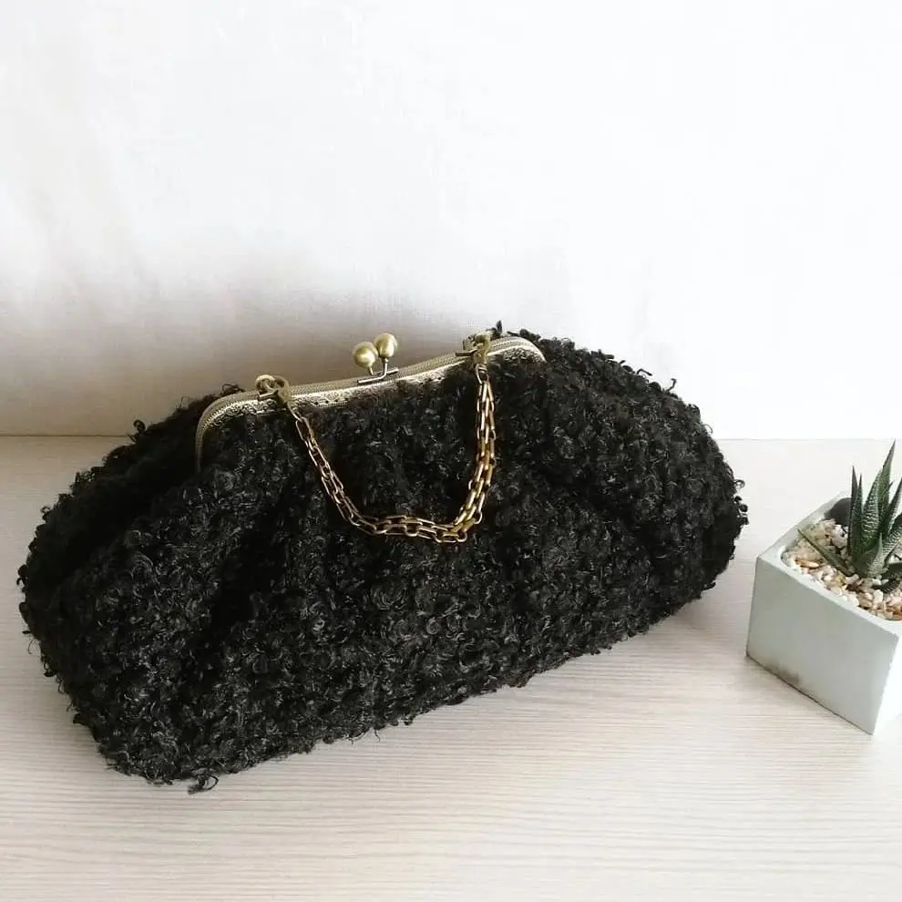 

Lost in Vintage Black Lamb Purse Kisslock Bag Puffy Fabric Purse Shoulder Cross Bags Frame Clutch Detachable Chain 34x13x20cm