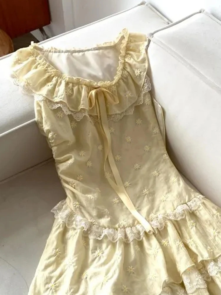Rustic Floral Lace Splicing Short Dress Women's Summer 2026 New Style Cake Skirt Bell Sleeve Waist Cinching Slimming Dress